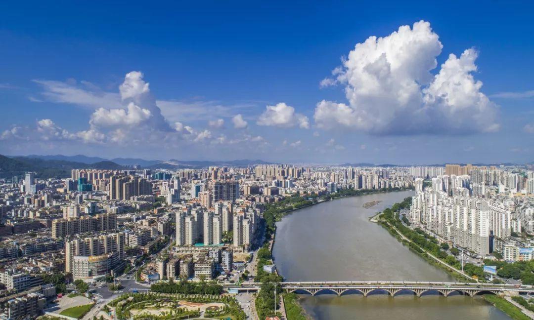 南国明珠，广东风情散文画卷